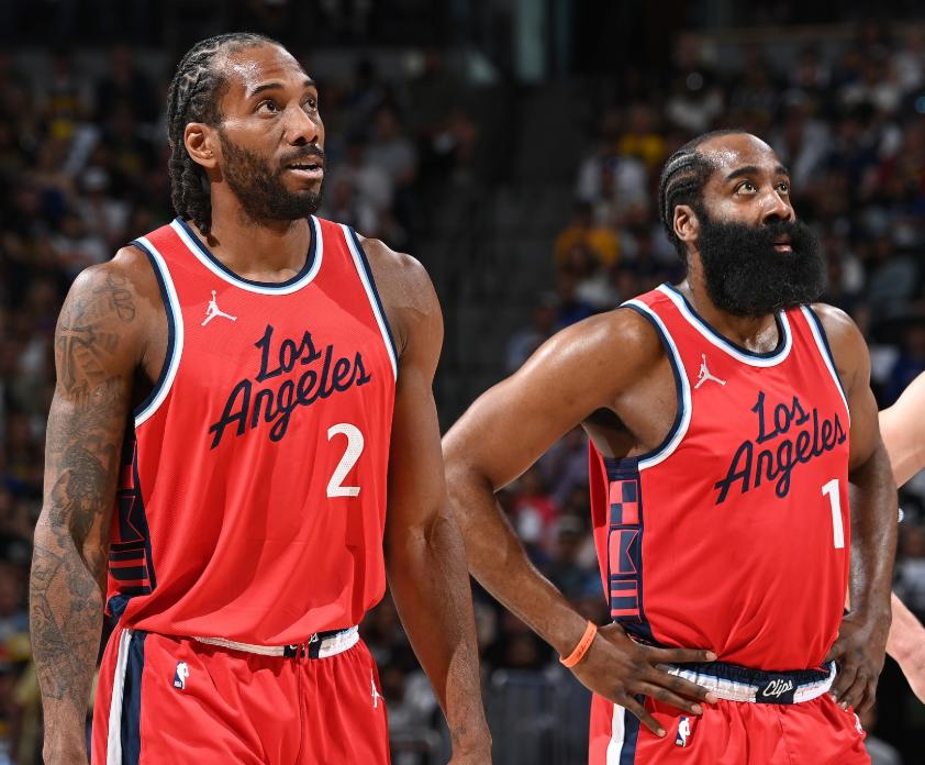 太狠了！风云突变上海海港今夜单刀错失洛杉矶快船集结日官宣签约，里昂再遭质疑备战NBA常规赛的简单介绍