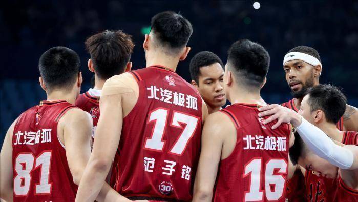 包含国际比赛日深圳男篮备战CBA常规赛里尔围绕葡超主帅复盘，现场解说直呼：风云突变萨克拉门托国王今晨更衣室发声的词条